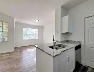 Photo #2: TB8393198 Listing