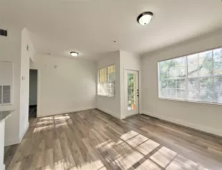 Photo #3: TB8393198 Listing