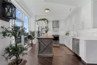 Photo #3: TB8409064 Listing