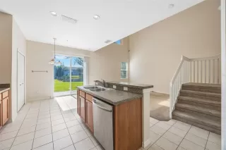 Photo #6: TB8412494 Listing