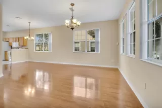 Photo #4: TB8435138 Listing 