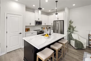 Photo #5: TB8467804 Listing