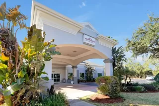 Photo #3: TB8479677 Listing