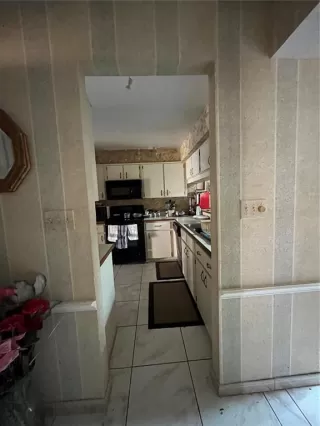 Photo #4: TB8486950 Listing