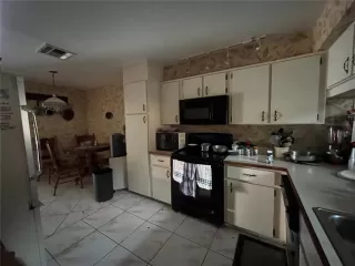 Photo #5: TB8486950 Listing