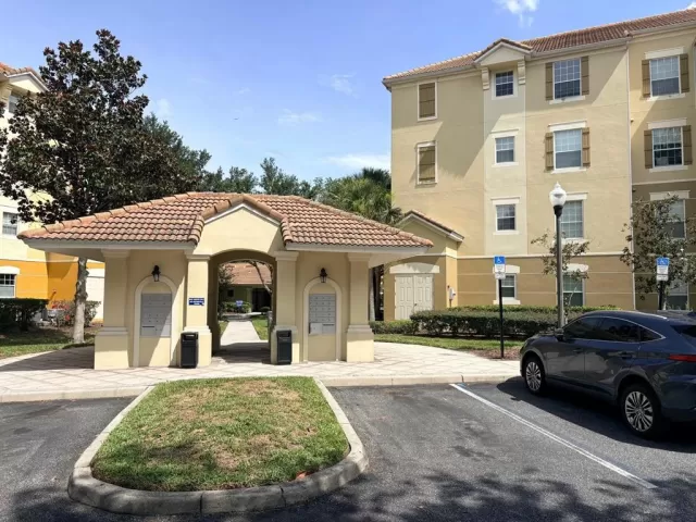 MLS: TB8513438 Condo For Sale