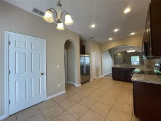 Photo #5: TB8520178 Listing