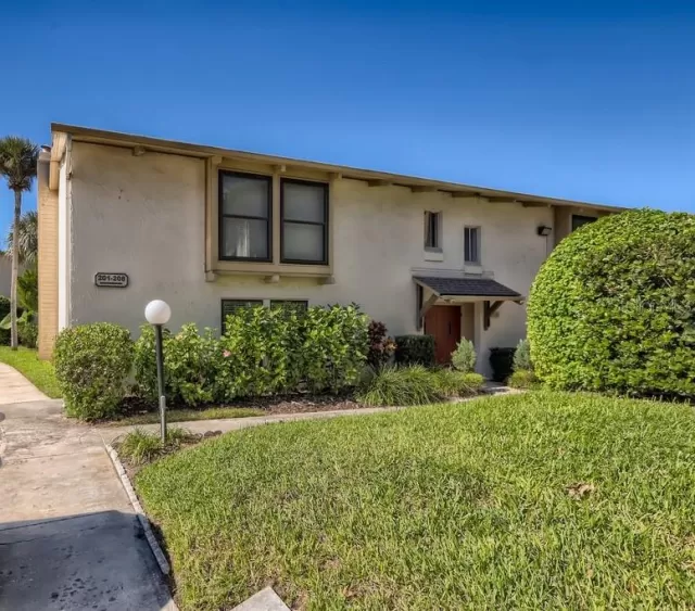 MLS: U8142978 Condo For Sale