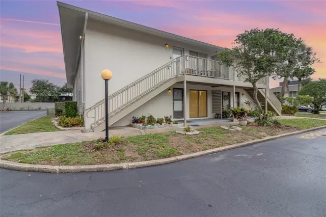 MLS: V4943130 Condo For Sale