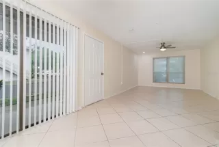 Photo #4: V4943130 Listing