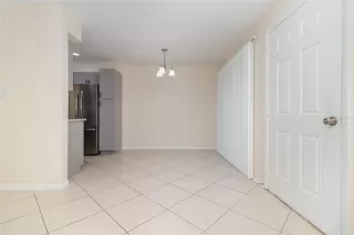 Photo #5: V4943130 Listing