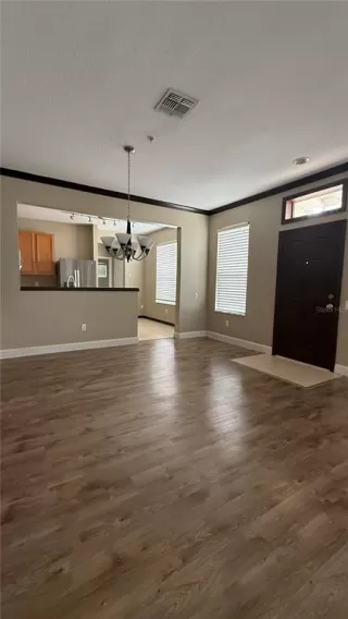 Photo #4: V4944899 Listing