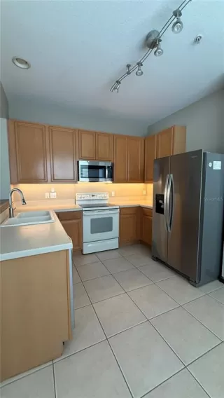 Photo #5: V4944899 Listing