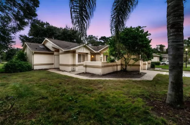 MLS: V4945974 Condo For Sale