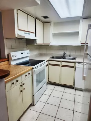 Photo #5: V4946317 Listing 