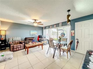 Photo #4: V4946360 Listing 