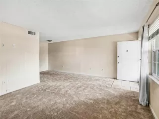 Photo #6: V4946519 Listing