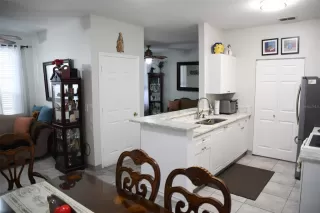 Photo #5: V4946665 Listing