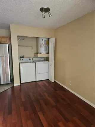 Photo #5: V4947315 Listing 