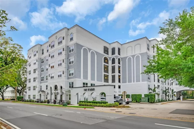 MLS: V4947425 Condo For Sale