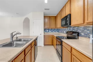 Photo #3: V4947957 Listing 