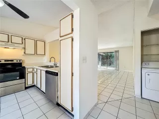 Photo #6: V4948183 Listing