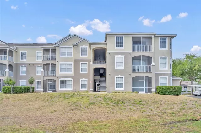 MLS: V4948962 Condo For Sale