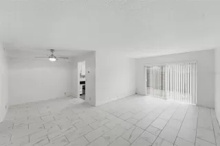 Photo #5: V4949329 Listing