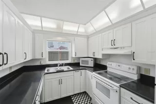 Photo #6: V4949329 Listing