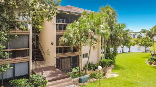 MLS: V4949608 Condo For Sale