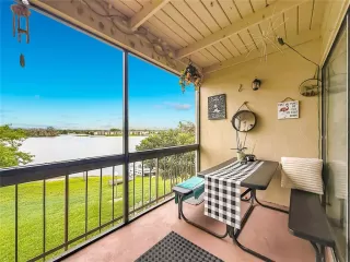 Photo #1: V4949608 Listing