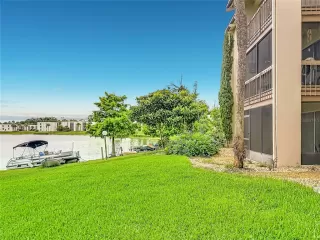 Photo #5: V4949608 Listing