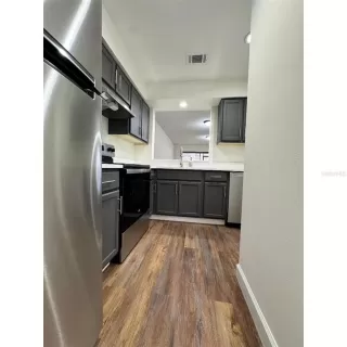 Photo #3: W7876908 Listing