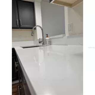 Photo #5: W7876908 Listing