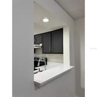 Photo #6: W7876908 Listing