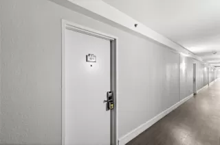 Photo #3: W7882069 Listing 