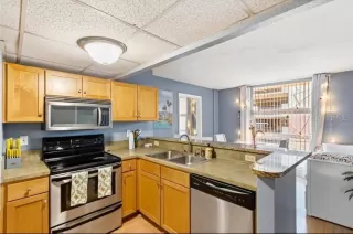 Photo #5: W7882069 Listing 