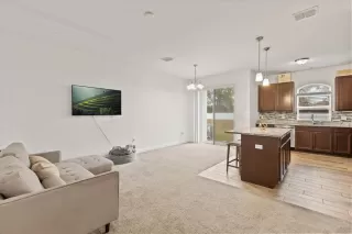 Photo #3: W7883548 Listing 