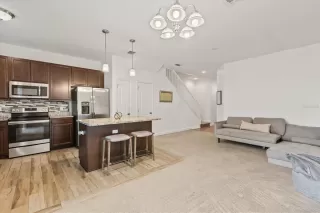 Photo #5: W7883548 Listing 