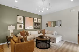 Photo #2: W7884735 Listing 