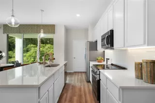 Photo #6: W7884735 Listing 