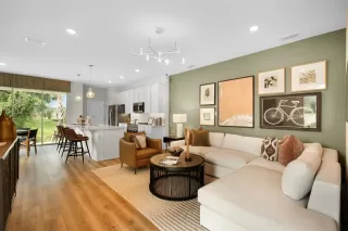 Photo #1: W7884736 Listing 