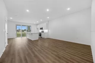 Photo #2: W7884753 Listing 