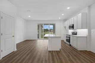 Photo #4: W7884756 Listing 