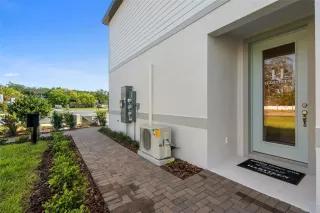 Photo #1: W7885809 Listing 