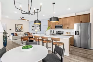 Photo #4: W7885809 Listing 
