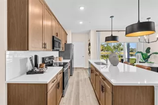 Photo #6: W7886470 Listing 