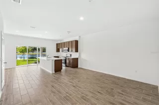 Photo #2: W7886893 Listing 