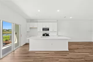 Photo #4: W7886893 Listing 