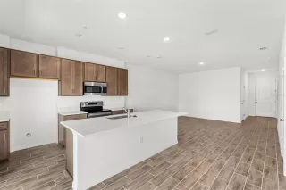 Photo #6: W7886893 Listing 